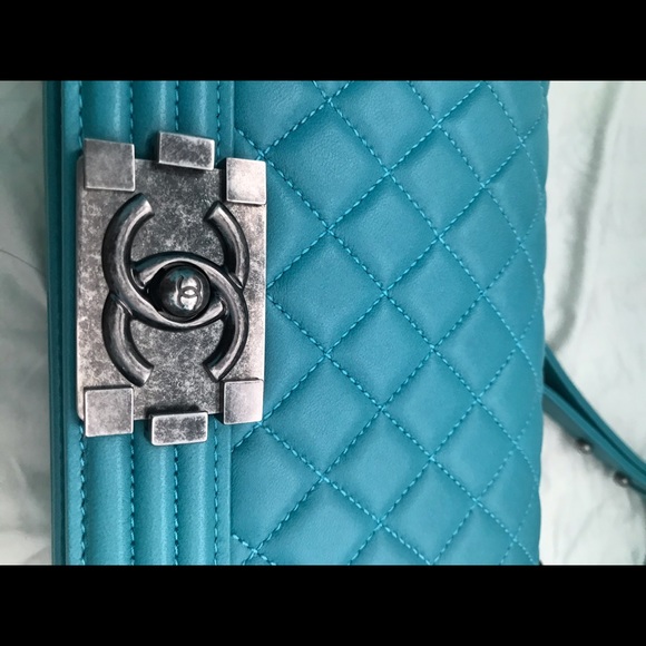 SOLD - Chanel Old Medium Boy - Picture 6 of 11